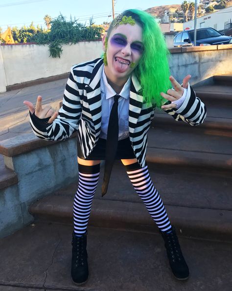 Beetlejuice Cosplay Female, Beetlejuice Costume Female, Female Beetlejuice Costume, Beetlejuice Costume Diy, Female Beetlejuice, Lydia Cosplay, Beetlejuice Cosplay, Beetlejuice Halloween Costume, Beatle Juice