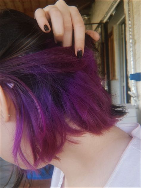 Purple Black Hair Short, Short Hair With Purple Underneath, Underside Hair Dye Purple, Purple Hair Color Ideas For Short Hair, Under Layer Dyed Hair, Bisexual Bob Haircut, Violet Short Hair, Purple Underdye Hair, Short Hair Colour