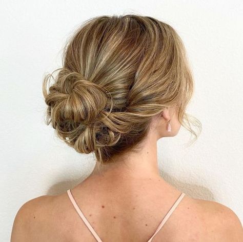 Pretty Twisted Bun for Balayage Hair Updo With Highlights, Fine Hair Updo, Twisted Bun, Bun Wedding, Classy Updo, Work Hair, Formal Hair, Bridesmaid Hair Makeup, Easy Hair Updos