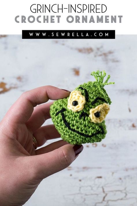 This Grinch-inspired ornament is such a cute and simple homemade alternative to make for your Christmas tree this year! Click this pin for my free crochet pattern and a note about the family tradition connected with this sweet green face. Don't forget to check out more holiday ornaments from the collection on my blog! #crochet #holiday #christmas #ornament #freepattern Crochet Grinch Face Pattern, Grinch Keychain, Grinch Crochet, Crochet Grinch, Xmas Crochet, The Grinch Who Stole Christmas, Grinch Trees, Crochet Holiday, Hate Christmas