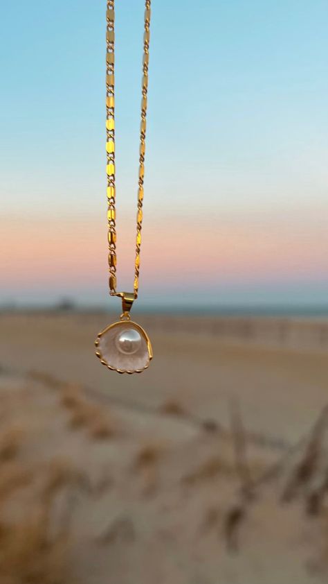 Beachy Necklace, Surf Jewelry, Inexpensive Jewelry, Beachy Jewelry, Pretty Jewelry Necklaces, Jewelry Accessories Ideas, Dope Jewelry, Coconut Girl, Classy Jewelry