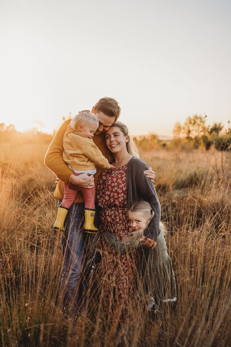 Sunset Family Photoshoot, Sunset Family Photos, Fam Photos, Family Photoshoots, Outdoor Couple, Sunset Session, Autumn Lights, Family Of 4, Outdoor Photoshoot