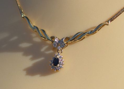 Fancy Gold Necklace, Period Jewelry, Necklace Fancy, Necklace Sapphire, Diamond Drop Necklace, Diamond Pendants Designs, Classy Jewelry, Gold Piece, Diy Crafts Jewelry