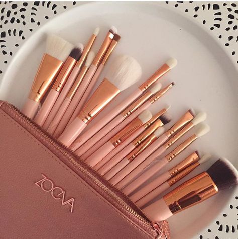 Zoeva makeup brushes in Rose Gold. #zoeva #zoevabrushes #makeupbrushes #makeup #rosegold Luckiest Woman In The World, I Am Magnetic, Zoeva Brushes, Rose Gold Makeup Brushes, Makeup Is Art, Rose Stem, I Am So Grateful, Beauty Remedies, Skin Care Makeup