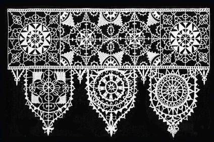 A 16th century lace pattern (Reticella) from Les Singuliers et Nouveaux Pourtaicts; Federico de Vinciolo, dated 1587, shows how far into the past the art of Lacemaking extends. Reticella Lace, Mexican Lace, Types Of Lace, Needlework Embroidery, Elizabeth I, Linens And Lace, Needle Lace, Handmade Lace, Red Art