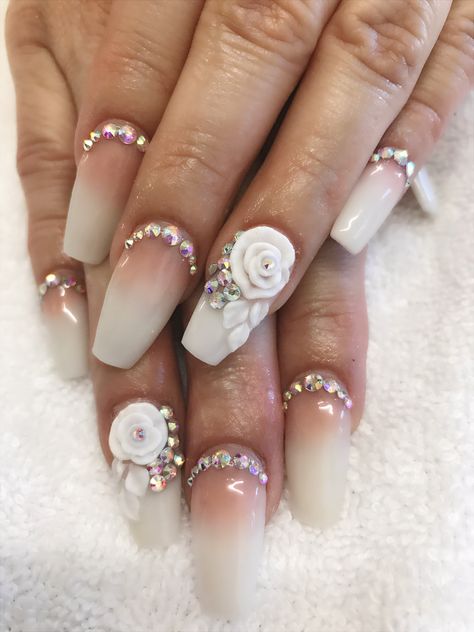 Rose On Nails, 3d Rose Nails, Nails Vintage, Princess Nails, 3d Acrylic Nails, Bridal Nails Designs, Brown Acrylic Nails, Wedding Renewal, White Roses Wedding