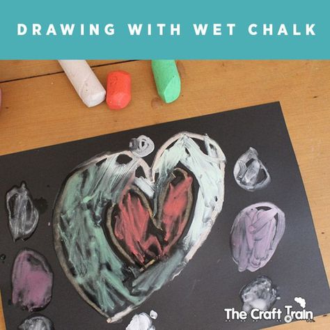 Drawing with wet chalk Chalk Drawings On Paper, Process Art Activities, Easy Chalk Drawings, Chalk Activities, Drawings On Paper, Children's Library, Kids Craft Room, Art Activities For Toddlers, Bubble Painting