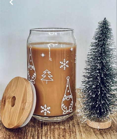 Glass Can Cups Christmas, Fall Glass Can Cups, Cricut Iced Coffee Cup, Glass Tumbler With Straw Designs, Christmas Glasses Cricut, Circuit Glass Cups, Christmas Beer Glasses Vinyl, Christmas Glass Beer Can Cups, Cute Beer Can Glass Design