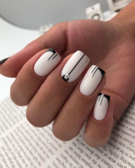 Nails For Bride 2023, Black And White Wedding Nails, Edgy Nail Designs, White Wedding Nails, Nail Art Designs For Beginners, Black And White Nail Designs, Red And White Nails, Black And White Nail Art, Red Acrylic Nails