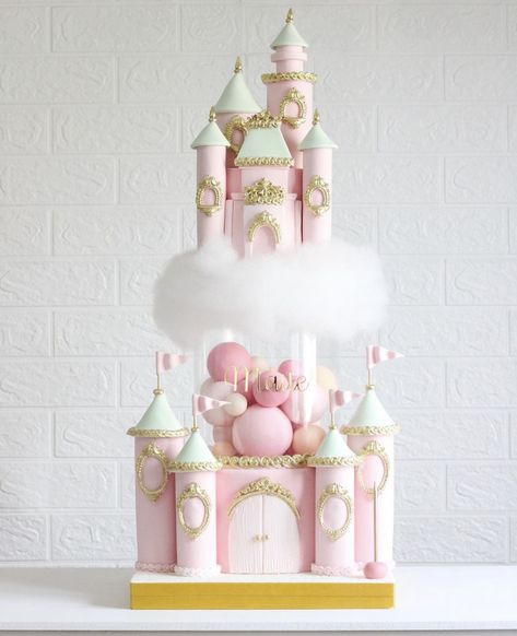 Pink Birthday Cake Ideas, Barbie Themed Cake, Castle Birthday Cakes, Princess Castle Cake, Pink Birthday Cake, Carousel Cake, Birthday Cake Decorating Ideas, Princess Birthday Party Decorations, Disney Princess Cake