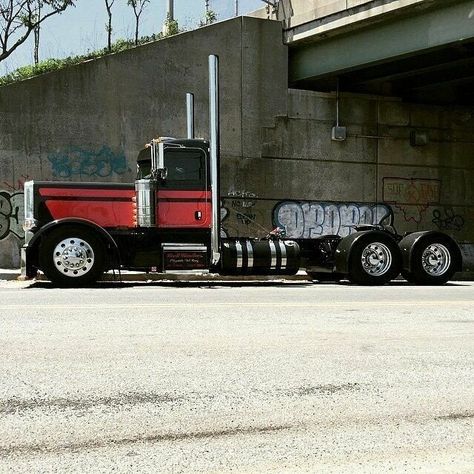 Semi Trucks Interior, Custom Peterbilt, Maximum Overdrive, Peterbilt 389, Custom Big Rigs, Peterbilt 379, Show Trucks, Cool Vans, Peterbilt Trucks