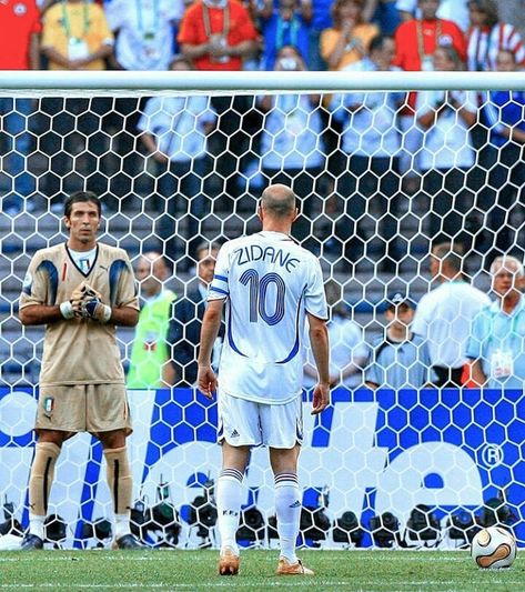 Penalty Kick, Andrea Pirlo, France Football, Johan Cruyff, Football Players Images, Fc Chelsea, Best Football Players, Football Images, Football Is Life