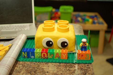 Love this - can use the duplo alphabet blocks to spell out what you want!  #LegoDuploParty  lego duplo birthday cake by joannemarkov, via Flickr Duplo Birthday Cake, Duplo Cake, Diy Lego Birthday Cake, Diy 1st Birthday Cake, Phoenix Cake, Lego Themed Cake, Lego Cake Square, Lego Cake Ideas Buttercream, Round Lego Cake