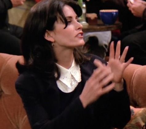 Monica Hair Season 1, Monica Geller Haircut Season 1, Monica Season 1 Hair, Monica Geller Hair Season 1, Monica Geller Season 1, Monica Season 1, Monica Geller Hair, Jackie Outfits, Monica Hair