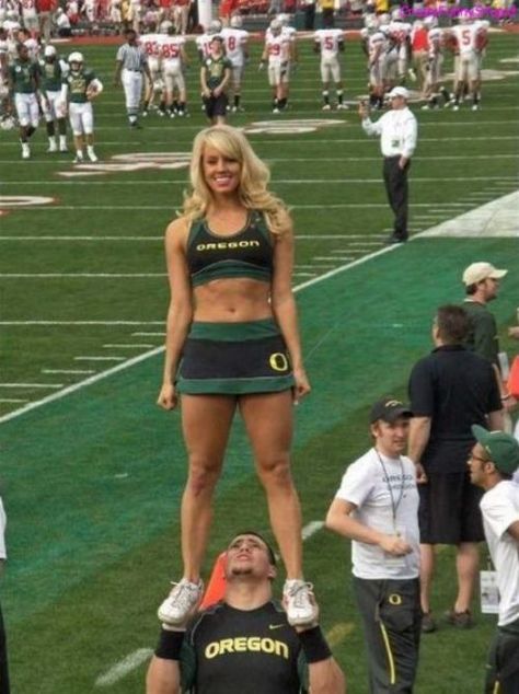 strong :) Cheer Base, Funny Cheerleader, Male Cheerleaders, Gymnastics Competition, Funny Sports Pictures, Cheerleading Pictures, Fails Funny, Bodybuilding Supplements, Sports Humor