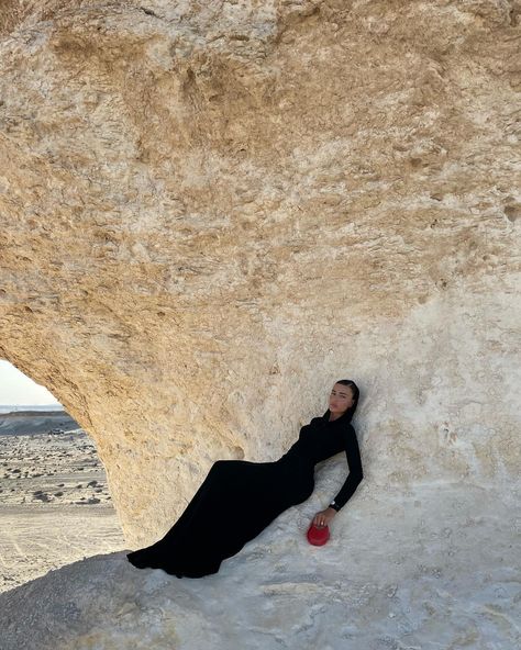 I Have Your Heart 🩸 Dress @tomford glass @home.in.heven @cartier @goncaloasilva @pedrosales_1 @driinuness #qatar | Instagram Desert Fashion Editorial, Fashion Marketing Campaign, Desert Editorial, Desert Photoshoot Ideas, Beach Fashion Editorial, Mountain Fashion, Beach Editorial, Desert Photoshoot, Desert Aesthetic