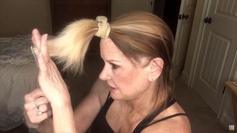 Curtain Bangs At Home, Wolf Cut With Curtain Bangs, Bangs At Home, A Wolf Cut, Cut Hair At Home, Parting Hair, Bangs Tutorial, Wedding Bun Hairstyles, Short Hair Bun