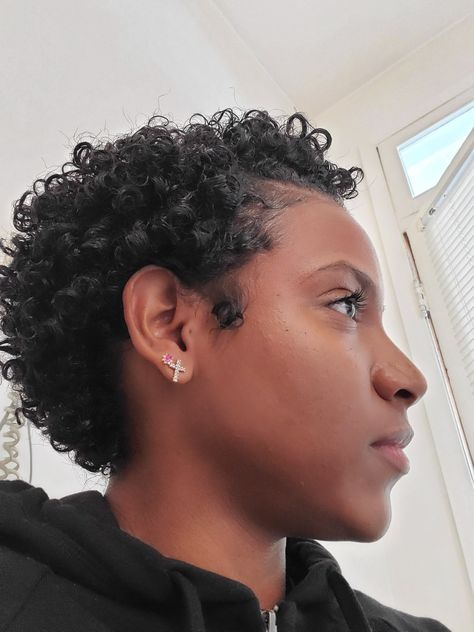 Hairstyles For Big Chop Curly Hair, Short Curly Afro Black Women, Really Short Curly Hair Black Women, Curly Short Fro, Low Cut Curly Hair Black Women, Short Hairstyle Women Black Woman Curly Natural, Short Mixed Hair, Short Curly Haircuts For Black Women, Short Curly Hairstyle Women Black Woman