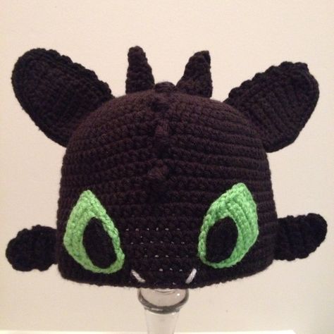 Toothless crochet hat from How To Train Your Dragon Crochet Hat Pattern Free, Crochet Cartoon, Dragon Crochet, Crocheted Things, Hat Patterns Free, Crochet Hats Free Pattern, Hat Patterns, Train Your Dragon, Crochet Tapestry