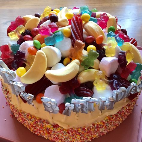 Kids Cooking Ideas, Rainbow Sweets, Lolly Cake, Scratch And Sniff, Homemade Birthday Cakes, Cake Kids, Cupcake Decoration, 6 Cake, Cupcake Decorations