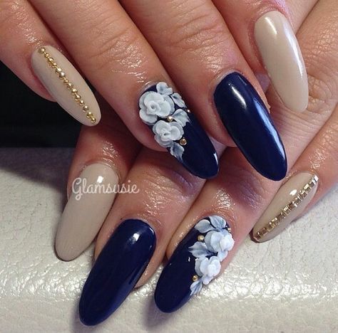 Navy blue and beige floral nails @glamsusie Navy Blue Nail Designs, 3d Nail Art Designs, Navy Blue Nails, Beige Nails, Flower Nail Designs, Floral Nail Art, Blue Nail Designs, Blue Nail, Nail Art Wedding