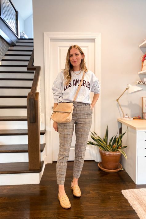 Fall outfit with a graphic sweatshirt, plaid pants, and loafers. Michelle Tomczak Blog. How To Style Plaid Pants, Plaid Trousers Outfit, Trousers Outfit Casual, Trousers Women Outfit, Plaid Pants Outfit, K Michelle, Neutral Fall Outfits, Plaid Pants Women, Trousers Outfit