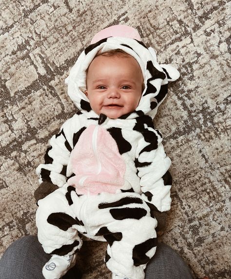 One Month Old Halloween Costumes, 3 Month Halloween Costume, Baby Costumes For Halloween, 3 Month Old Halloween Costume, Cow Family Halloween Costumes, Baby Cow Costume, Infant Halloween Costumes, Cow Costume Pregnant, Baby Scarecrow Costume