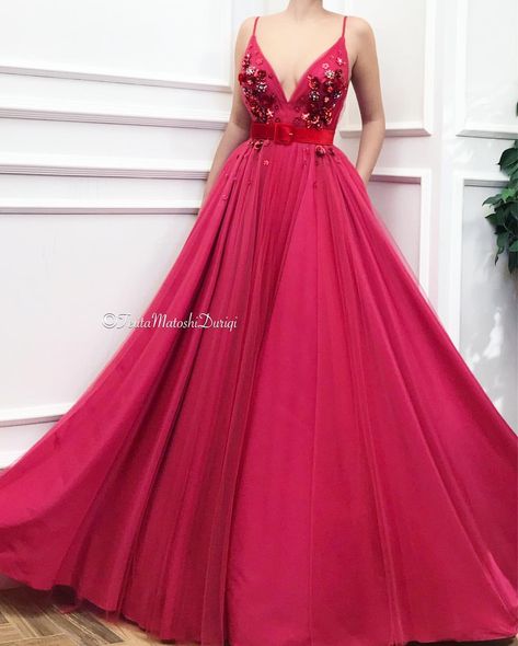 #teutamatoshiduriqi Burgundy Evening Dress, Evening Dresses Uk, Blush Gown, Green Tulle, Prom Dresses 2020, Spaghetti Strap Prom Dress, Affordable Prom Dresses, Tulle Flowers, Burgundy Prom Dress