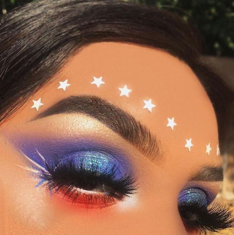 Eyeliner Bleu, Patriotic Makeup, Makeup Carnaval, July Makeup, 4th Of July Makeup, Holiday Eye, Make Up Designs, Blue Makeup Looks, Morphe Palette