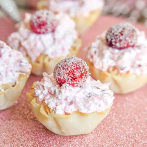 These delicious Cranberry Fluff Cheesecake Bites are an easy bite-size dessert filled with sweet cream cheese topped with light cranberry fluff. They are a no bake Christmas dessert recipe or Thanksgiving dessert, that is the perfect easy recipe for your holiday party. #christmas #thanksgiving #cranberries #dessert #cheesecake #bitesized #thanksgivingdesserts #christmasdesserts #homemadeinterest Cranberry Cheesecake Bites, Thanksgiving Cranberries, Cranberry Fluff, Bake Christmas, Dessert Cheesecake, Cranberry Cheesecake, Jalapeno Dip, Party Food Dessert, Dessert Bites