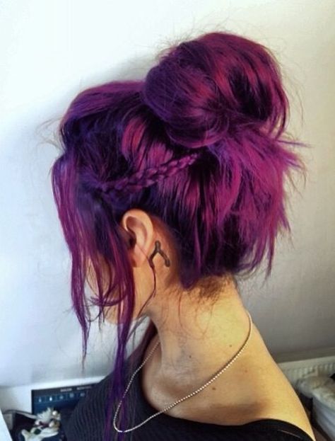 Messy Bun Hairstyle for Purple Hair Stylish Hair Colors, Rock Your Hair, Purple Pixie, Plum Hair, Scene Girl, Cute Hair Colors, Hair Color Purple, Dye My Hair, Cool Hair Color