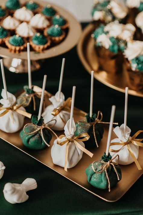 Green White Gold Candy Table, Green Gold Dessert Table, Green And Gold Dessert Table Ideas, Green Wedding Dessert Table, Emerald Green Quince Dessert Table, Emerald Green And Gold Desserts, Green Dessert Table, Green And Gold Decorations Party Ideas, Emerald Green Dessert Table