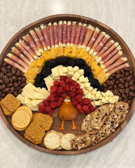 Party Food Thanksgiving, Board Night Ideas Thanksgiving, Thanksgiving Snack Platter, Friends Giving Charcuterie Board, Dining Room Table Thanksgiving Decor, Thanksgiving Turkey Shaped Charcuterie Board, Turkey Charcuterie Board Ideas Easy, Turkey Cheese Platter, Turkey Chacutery Board Ideas