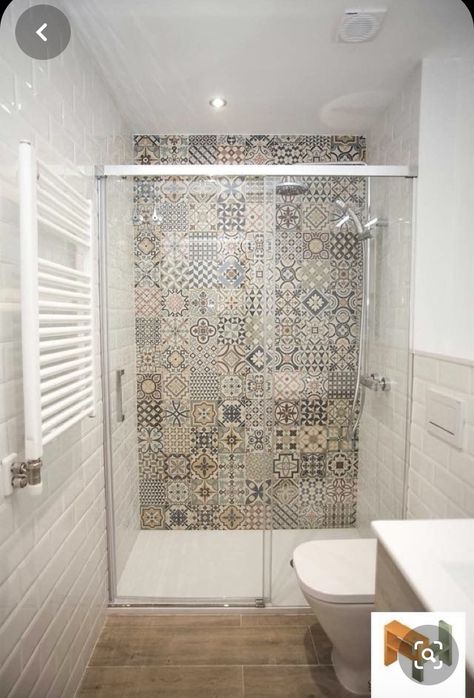 Bilik Air, Small Bathroom Layout, Bathroom Shower Design, Small Bathroom Makeover, Bathroom Tile Designs, Bathroom Remodel Designs, Bathroom Remodel Shower, Bathroom Inspiration Decor, Bathroom Design Luxury