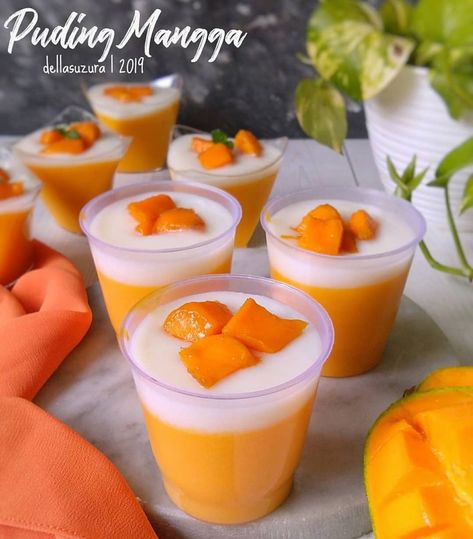 Belajar Baking di Instagram "Puding Mangga  By @dellasuzura . . Bahan puding mangga 7 gram agar agar plain 2 buah mangga yang manis ukuran sedang potong potong  600 ml…" Puding Mangga, Cheese Pudding, Cube Cake, Dessert Box, Cake In A Jar, Jelly Cake, Dessert Boxes, Delicacy Food, Western Food