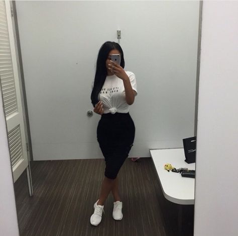 @ClassyFlora Dope Outfits, Outfit Goals, Fashion Killa, Outfits Casuales, White Sneakers, Look Fashion, Everyday Outfits, Chic Outfits, Spring Outfits