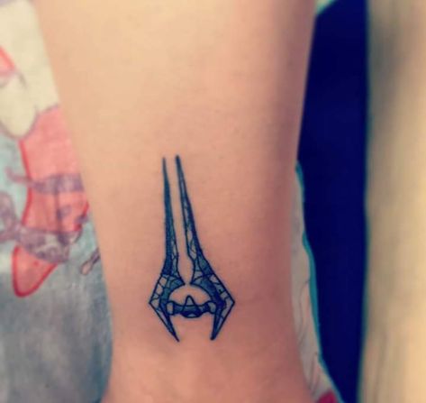 Video Game Tattoo Ideas, Game Tattoo Ideas, Halo Tattoo, Game Tattoo, Video Game Tattoos, 30 Tattoo, Nerdy Tattoos, Gamer Tattoos, Nerd Tattoo