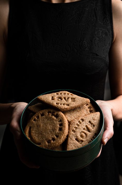 Rye shortbread cookies, easy to make and made with 100% rye flour. Brown Butter Shortbread, Traditional Easter Desserts, Butter Shortbread Cookies, Butter Shortbread, Brown Butter Cookies, Cheesecake Oreo, Easy Gluten Free Desserts, No Flour Cookies, Rye Flour