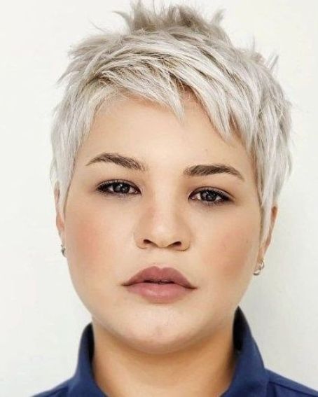 20 Most Delightful Pixie Cut for Round Face Ideas ! Short Hairstyle For Chubby Face, Short Hair For Round Face Chubby, Pixie Cut Chubby Face, Fine Flat Hair Haircuts, Pixie Haircut For Chubby Faces, Haircut For Round Chubby Face, Wig Updo, Pixie Cut Round Face, Platinum Pixie