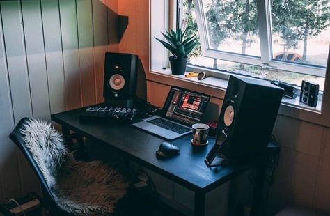 Mini Music Studio In Bedroom, Music Studio Interior Design, Music Studio Interior, Producer Aesthetic, Bedroom Music Studio, Hifi Room, Home Recording Studio Setup, Recording Studio Setup, Dj Room