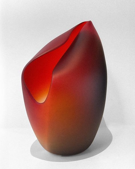 210 — VASE, ALFREDO BARBINI — 1930s HANDMADE GLASS VASE MANUFACTURED IN MURANO ORGANIC SHAPED VASE GLASS GRADIENT OF WARM COLORS 34 x 21 MM Glass Gradient, Vase Glass, Red Glass, Organic Shapes, Alfredo, Warm Colors, Glass Blowing, Glass Vase, Vase