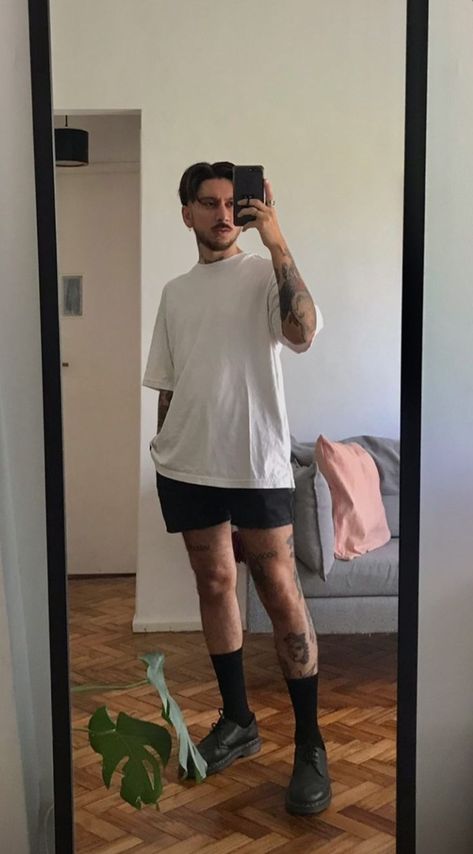 Shorts And Doc Martens Outfits Men, Dr Martens Shorts Outfits Men, Dr Martens With Shorts Men, Shorts Dr Martens Outfit, Dr Martens Outfit Summer Men, Short Dr Martens Outfit, Normcore Outfits Summer, Dr Martens Outfit Men, Dr Martens Outfit Summer