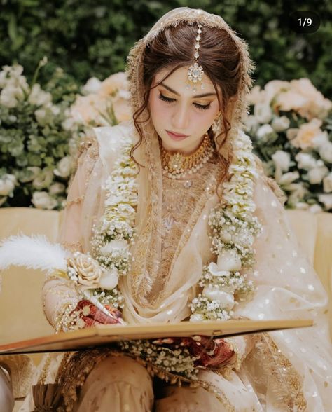 Nikah Hairstyles Bridal Hair, Nikah Bridal Look, Barat Brides Pakistani Bridal, Nikkah Jewellery Ideas, Barat Bridal Hairstyle, Pakistani Bridal Hairstyles Nikah, Bridal Hair Styles Pakistani Barat, Nikkah Bride Pakistan, Simple Nikkah Bride