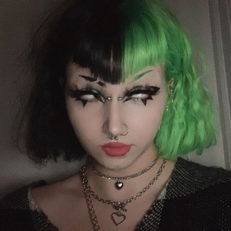 V Bangs Short Hair, Goth Haircut Short, Triangle Bangs Goth, Vampire Bangs Short Hair, Vamp Bangs, Vampy Hair, Nonbinary Hair, V Bangs, Gothic Hairstyles