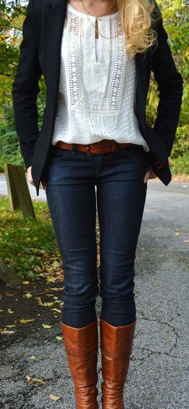 love the darker jeans (I have tall boots in similar color) and the summer to fall top and the blazer Stylish Pants Outfits, Looks Jeans, Outfit Jeans, Mode Casual, Gwyneth Paltrow, Casual Winter Outfits, 가을 패션, Estilo Boho, Looks Style