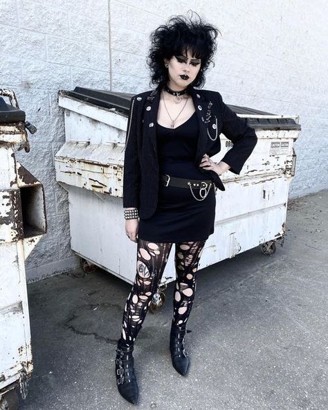 Tradgoth Hair, Trad Goth 80s, Girly Goth Outfits, 80s Goth Fashion, Goth Outfits Casual, Trad Goth Fashion, 80s Punk Fashion, Trad Goth Outfits, Cybergoth Fashion