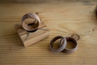 Rings Made From Solid Wood : 5 Steps (with Pictures) - Instructables Wood Rings Diy, Ring Turning, Bentwood Rings, Simple Rings, Wood Turning Lathe, Wood Wedding Band, Small Woodworking Projects, Wood Turning Projects, How To Make Rings