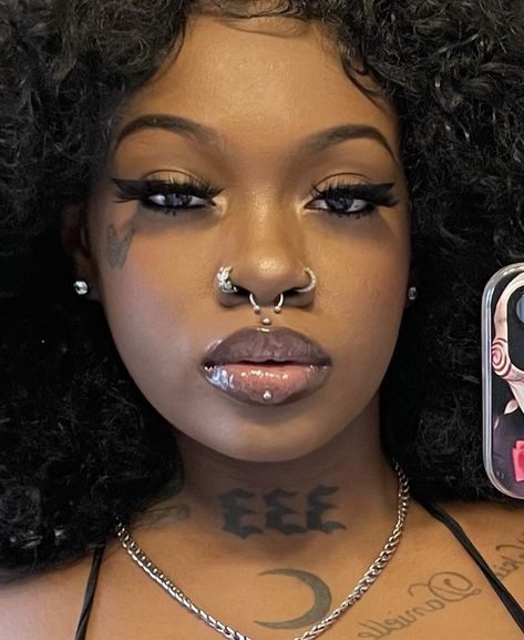 Face Piercings Black Women, Cute Facial Piercings, Two Nose Piercings, Piercings Face, Septum Nose Piercing, Cute Nose, Cute Nose Piercings, Medusa Piercing, Pretty Ear Piercings