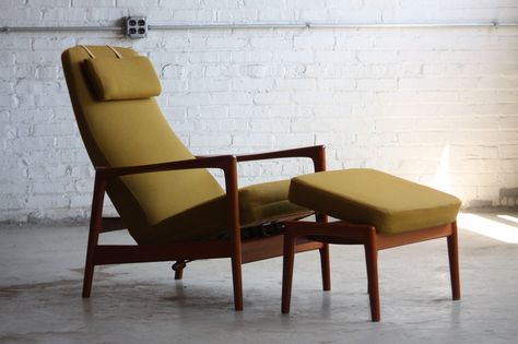 https://flic.kr/p/nT5VSR | Fetching Folke Ohlsson Danish Mid Century Modern Teak Rocker Recliner & Ottoman for Dux (Denmark, 1960s) | So an easy-breezy lever allow this chair to recline to preference, or rock freely.  You rock all the time right?  Ottoman also rises three different levels. Mid Century Recliner, Mid Century Modern Recliner, Folke Ohlsson, Recliner With Ottoman, Modern Recliner, Mid Century Lounge Chairs, Danish Mid Century Modern, Vintage Lounge Chair, Mid Century Modern Interiors