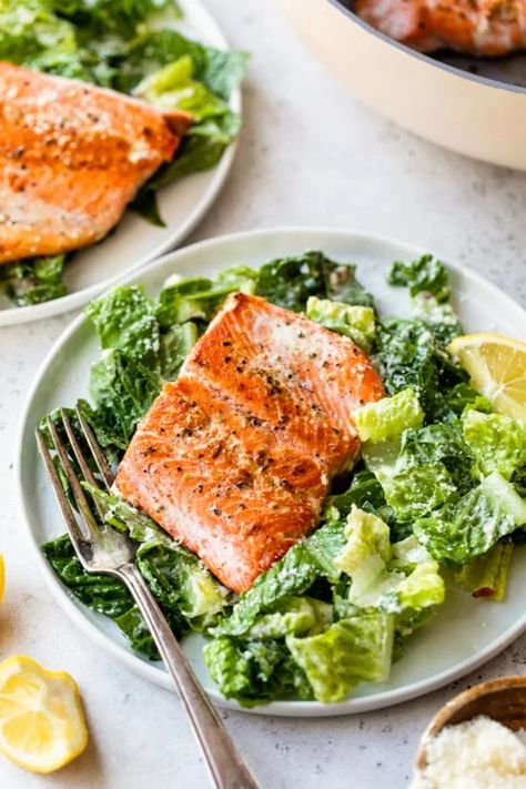 Salmon Caesar Salad, Caesar Recipe, Caesar Salad Dressing Recipe, Salmon Marinade, Salmon Salad Recipes, Classic Caesar Salad, Resep Salad, Caesar Salad Recipe, Salmon Seasoning